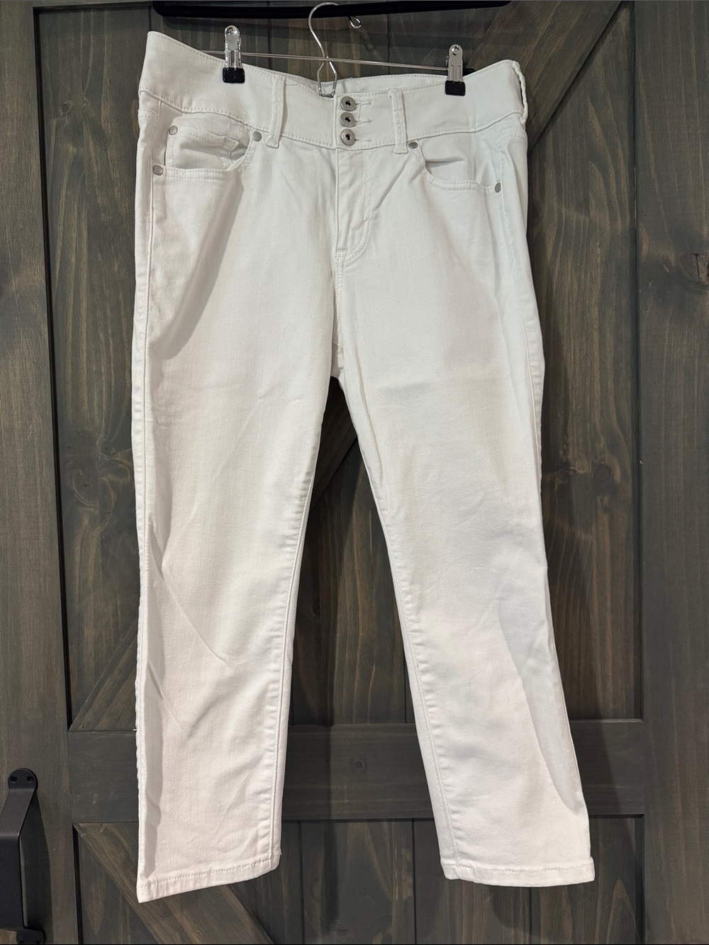 Like New Torrid White Cropped High-Rise Jeans